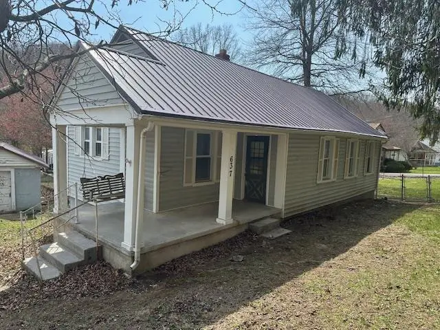 637 Glenwood Park Rd, Princeton, WV 24739 - #1