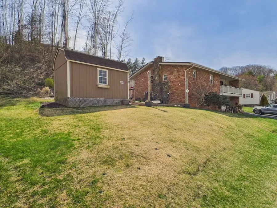 304 Parkdale Street, Bluefield, VA 24605 - #2