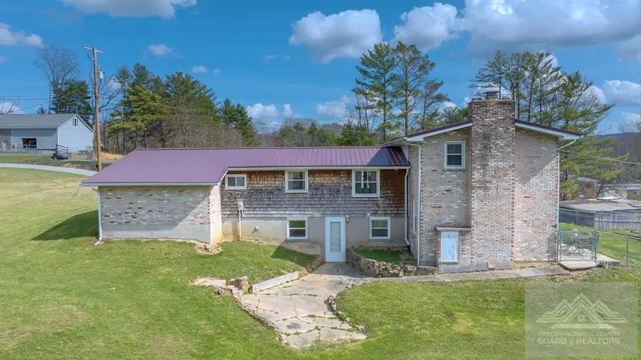 147 Windmere St, Princeton, WV 24739 - #3