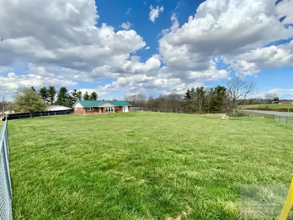 5921 Hinton Road, ATHENS, WV 24712