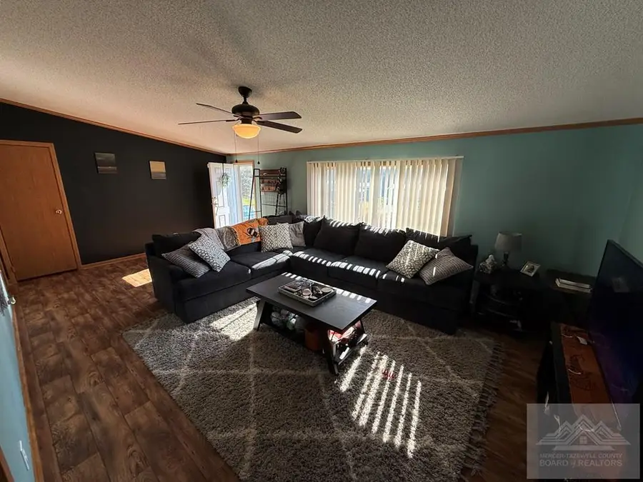 202 Dixie Dr, Bluefield, WV 24701 - #2