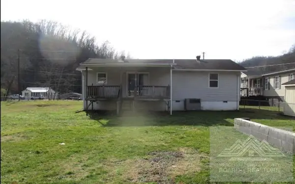 210 Riverview Drive, MATHENY, WV 24860