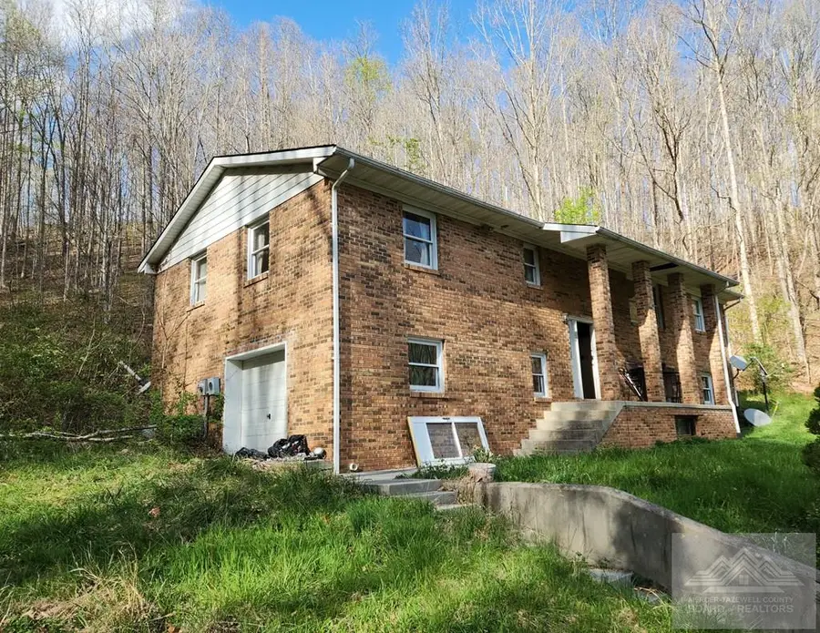 194 Naples Ln., Bluefield, WV 24701 - #2
