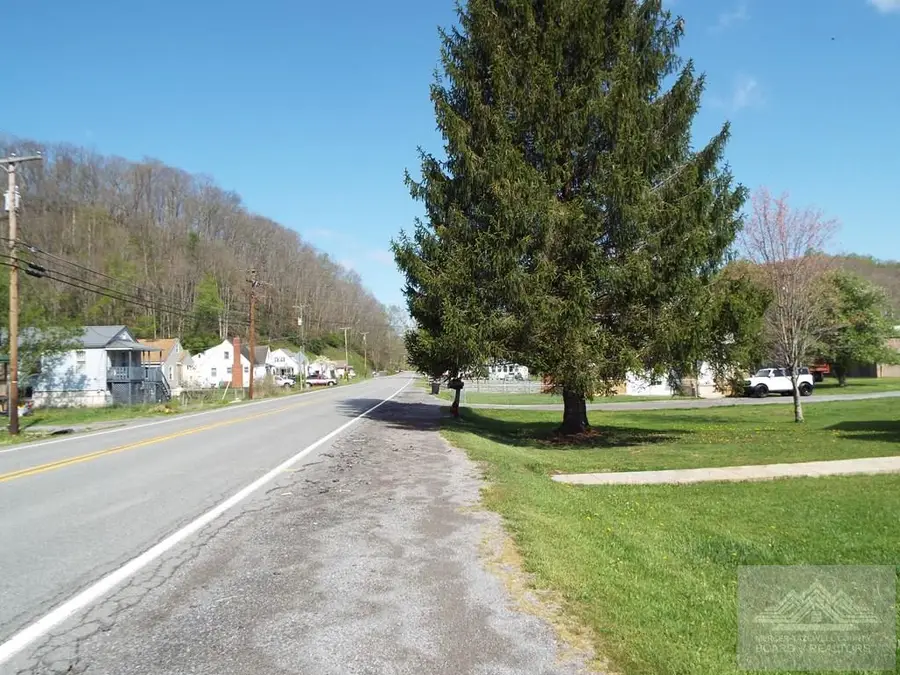 2376 Falls Mills Road, Bluefield, VA 24605 - #2