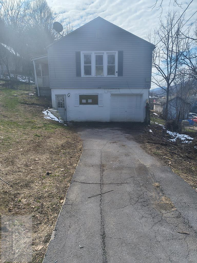 204 Cedar St., Bluefield, WV 24701 - #1