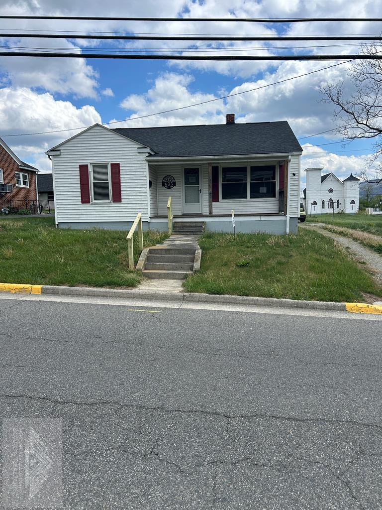 635 E Monroe St, Wytheville, VA 24382 - #1
