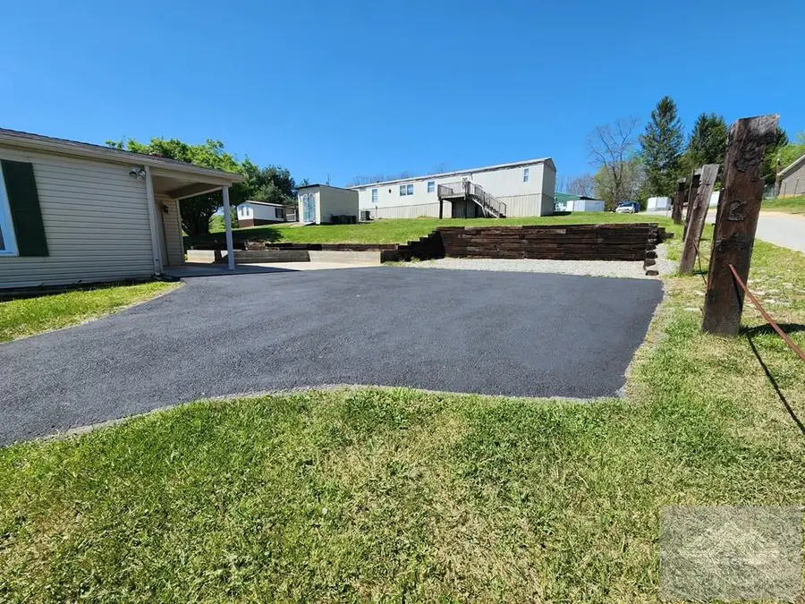 1664 Ambrose Ln, Princeton, WV 24701 - #3