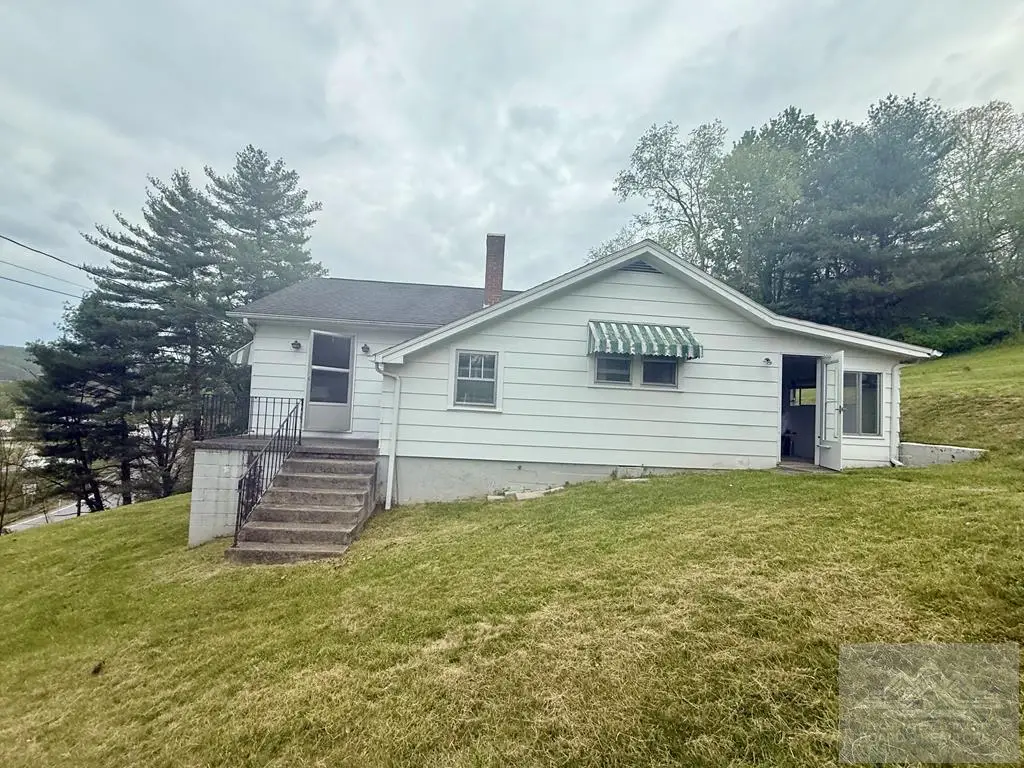 2770 Maple Acres Rd, Princeton, WV 24739 - #1