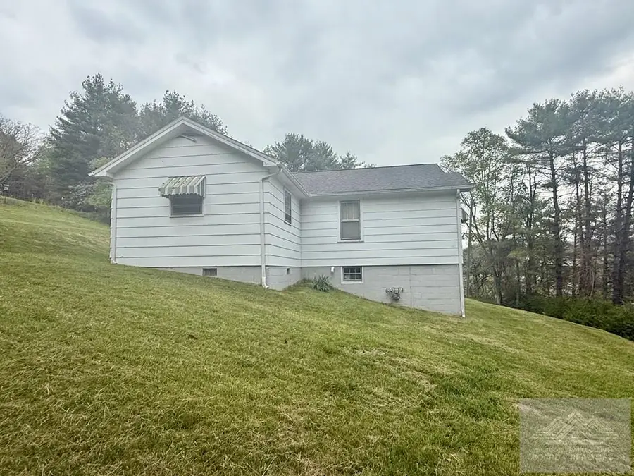 2770 Maple Acres Rd, Princeton, WV 24739 - #3