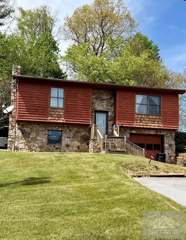 213 Hillcrest, BLUEFIELD, VA 24605