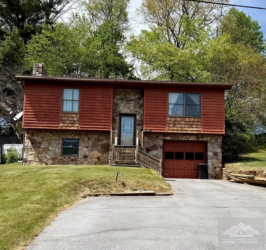 213 Hillcrest, Bluefield, VA 24605 - #2