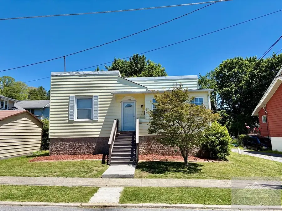 1809 Dearborn Ave, Bluefield, WV 24701 - #2
