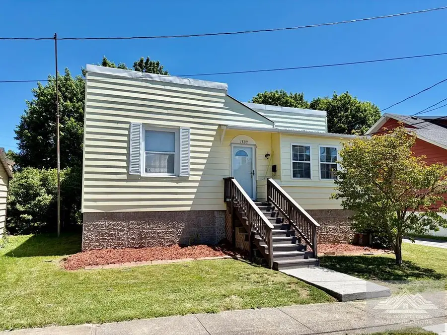 1809 Dearborn Ave, Bluefield, WV 24701 - #3
