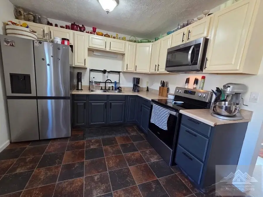 103 Vencil Street, Bluefield, VA 24605 - #2