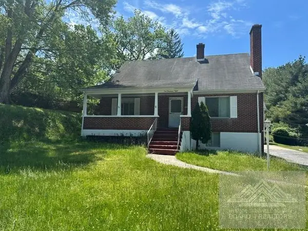 2008 Hemlock Dr, BLUEFIELD, WV 24701
