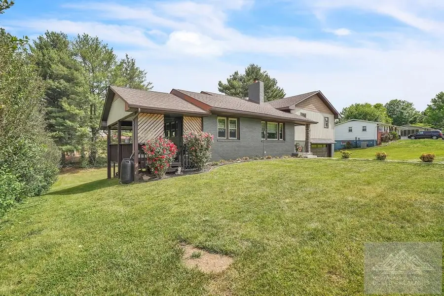 103 Sunset St, Narrows, VA 24124 - #3