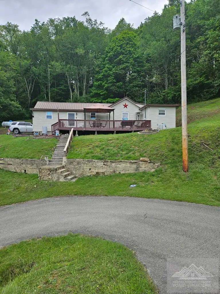 401 Goad Ave, Matoaka, WV 24736 - #1
