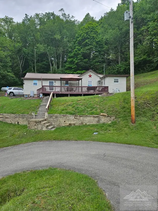 401 Goad Ave, MATOAKA, WV 24736