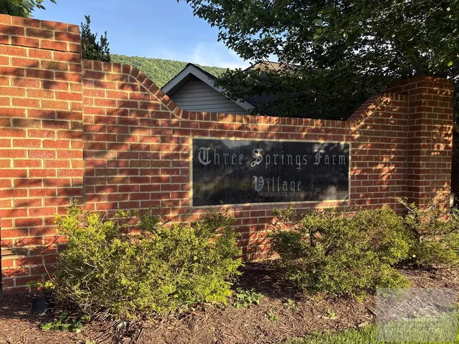 702 Three Springs Dr, Bluefield, WV 24701 - #2