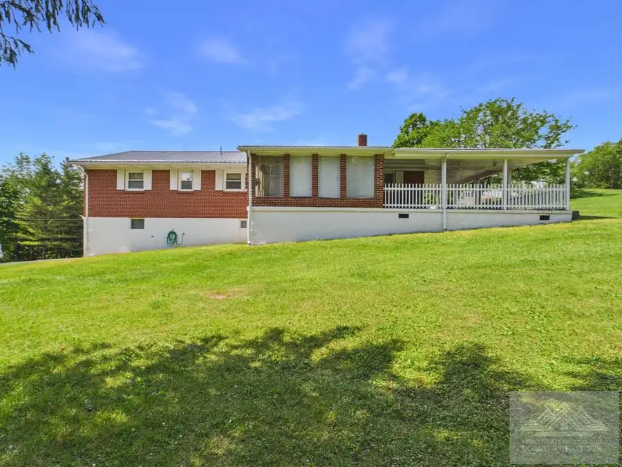 309 Hawthorn St, Bluefield, VA 24605 - #3