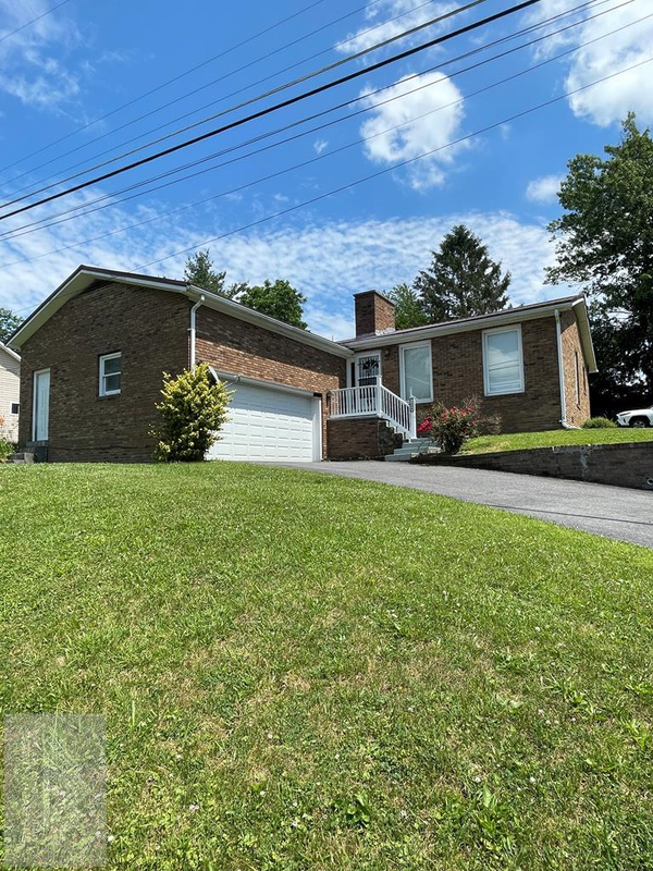1424 Old Athens Road, PRINCETON, WV 24740