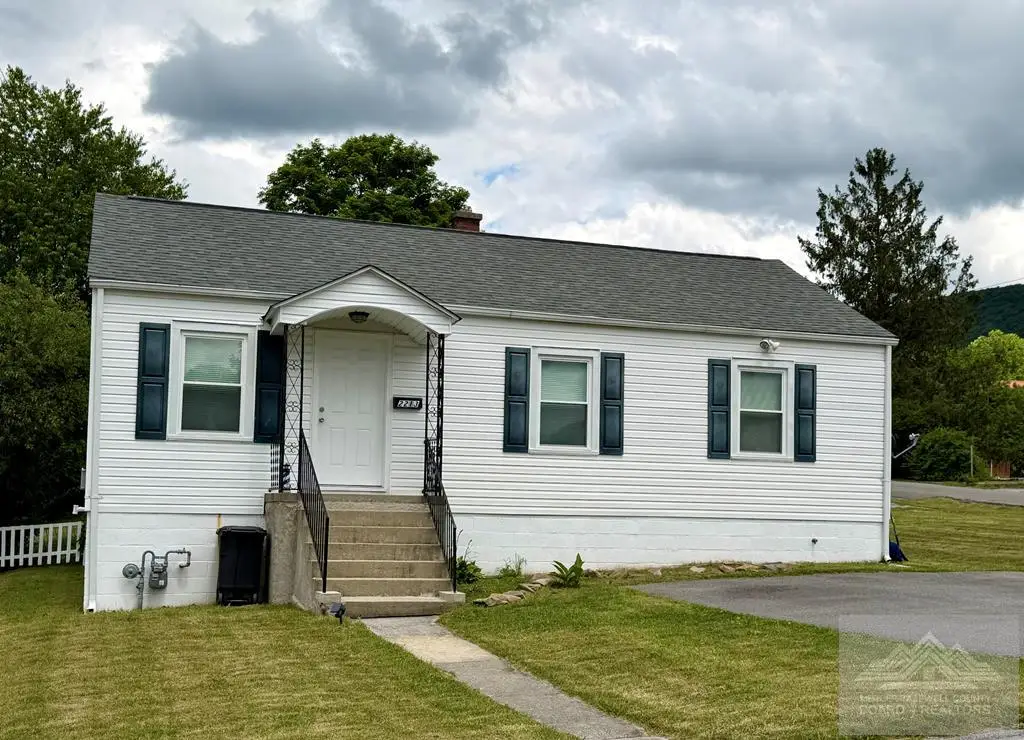 2213 Hemlock Hill, Bluefield, WV 24701 - #1