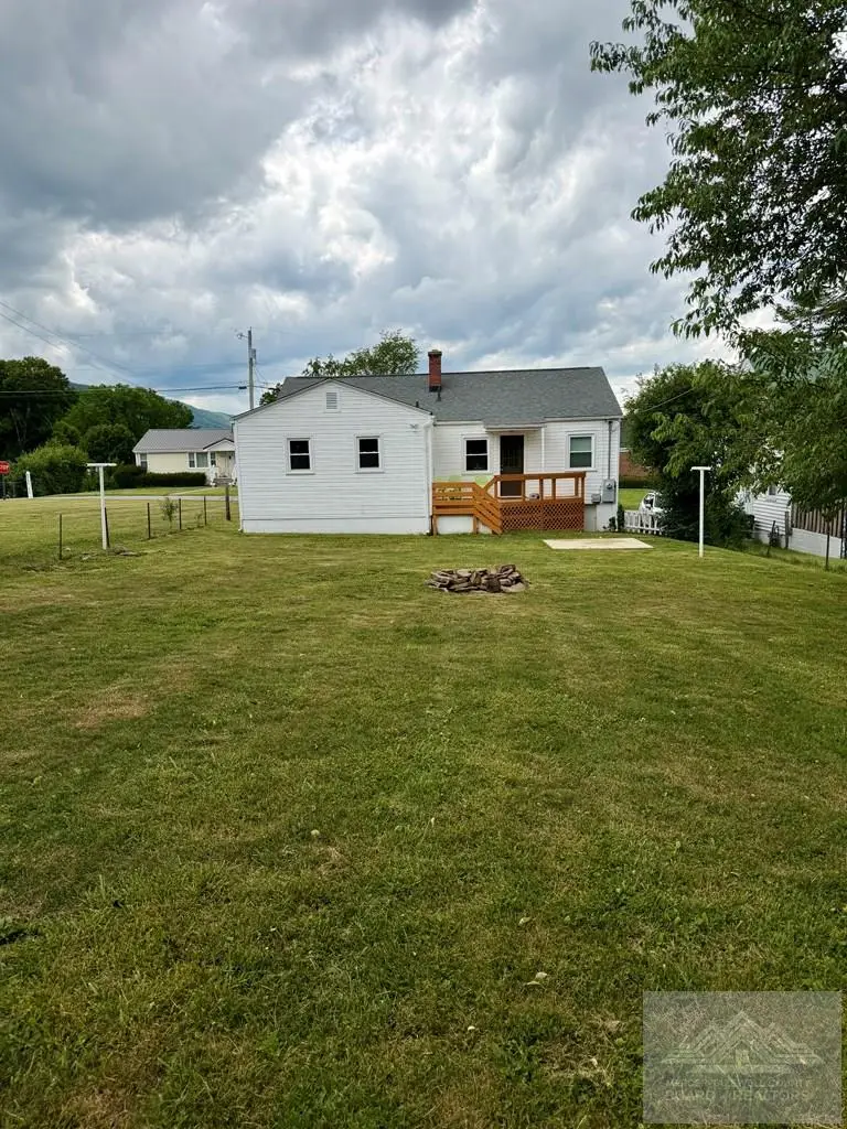 2213 Hemlock Hill, Bluefield, WV 24701 - #2