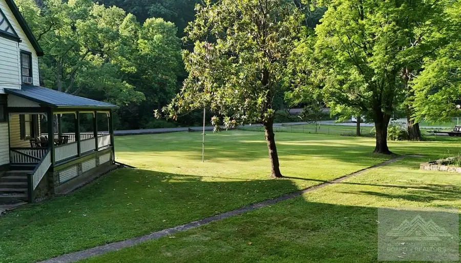 196 Elkhorn Station Rd., Elkhorn, WV 24831 - #3