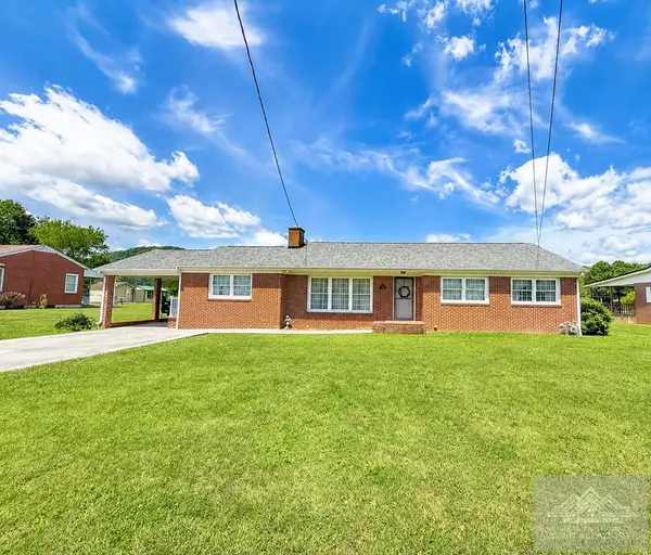 95 Ballard Ave., PETERSTOWN, WV 24963