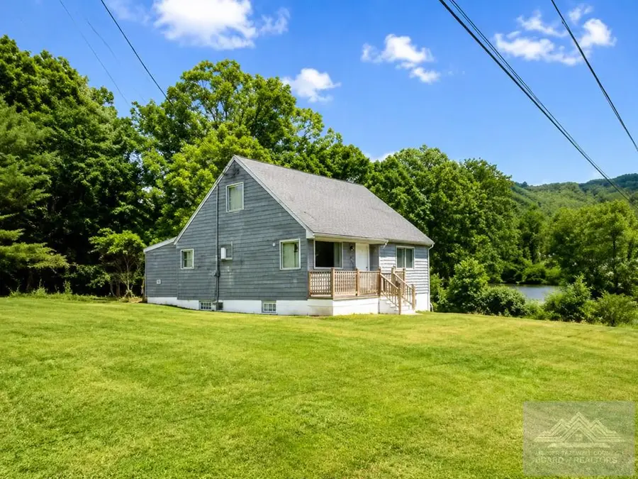 2513 Edgemont Dr., Bluefield, WV 24740 - #2