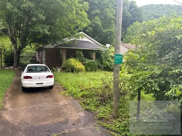 1750 Appalachian Hwy, PINEVILLE, WV 24874