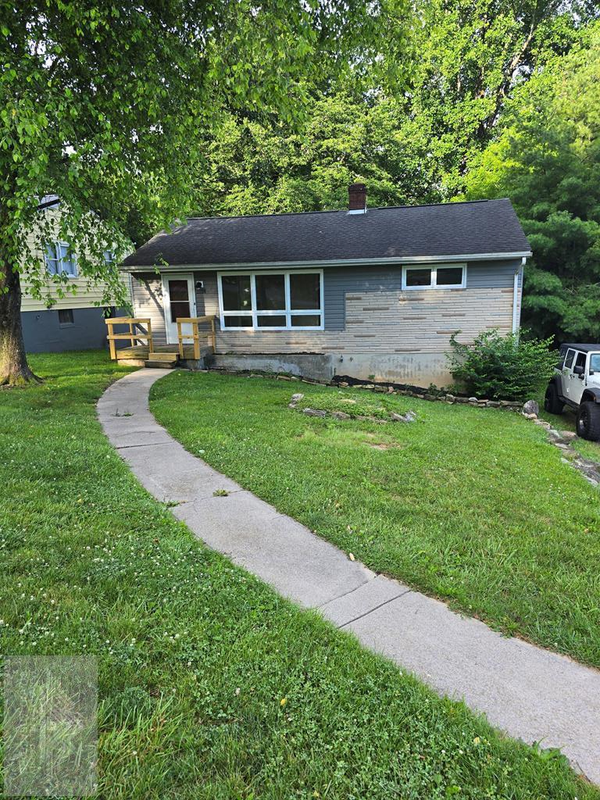 2524 Parnell Rd., BLUEFIELD, WV 24701