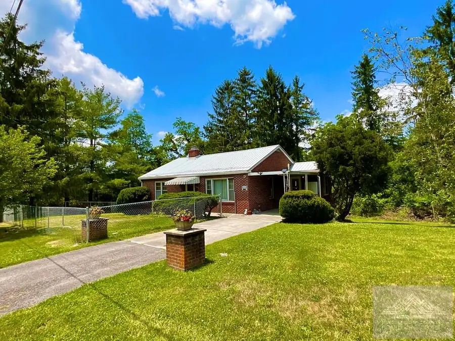 2587 Old Athens Road, Princeton, WV 24739 - #2