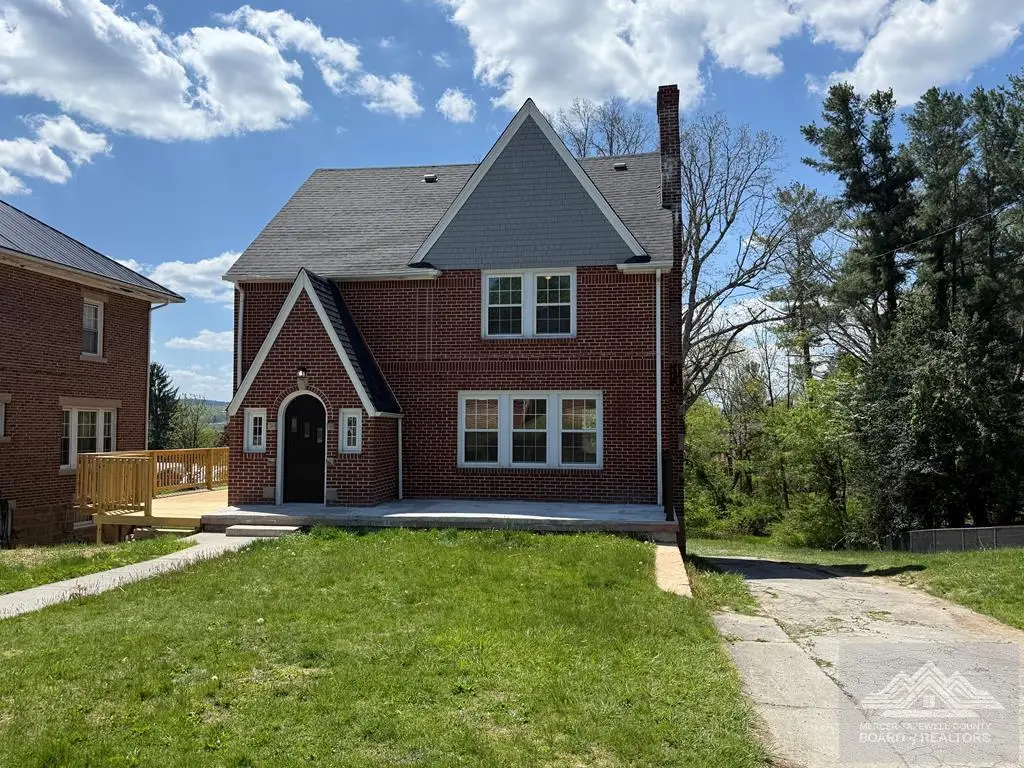 207 College Ave, Princeton, WV 24740 - #1