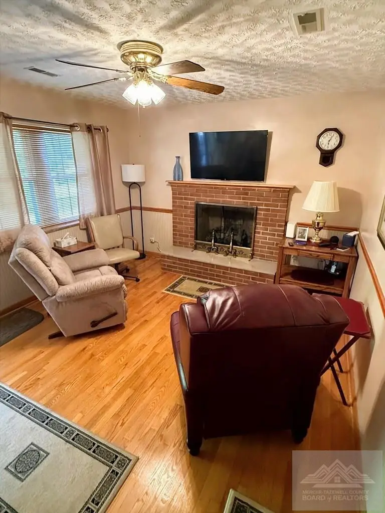 500 Mountain View Dr, Bluefield, VA 24605 - #2
