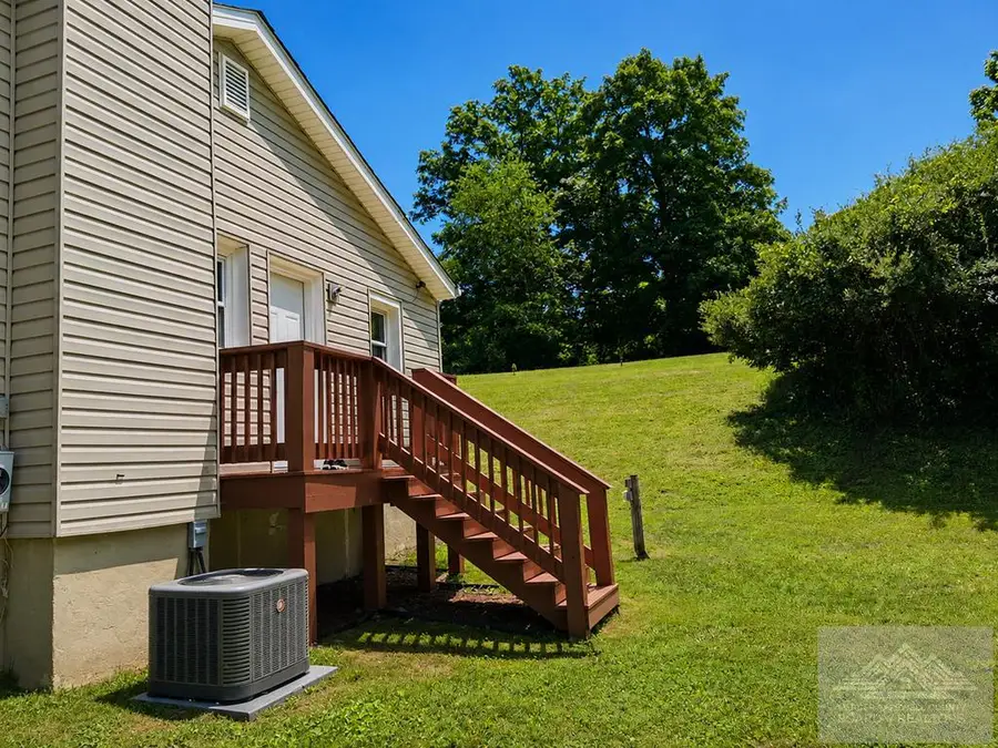 39 Rosewood Drive, Peterstown, WV 24963 - #3