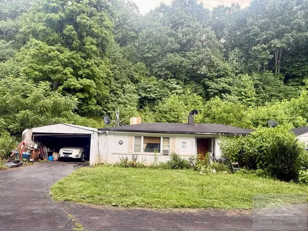 3818 Brook St, BLUEFIELD, WV 24701