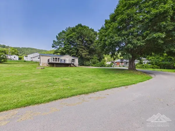 59 WHISTLE POST CIR, CRUMPLER, WV 24868