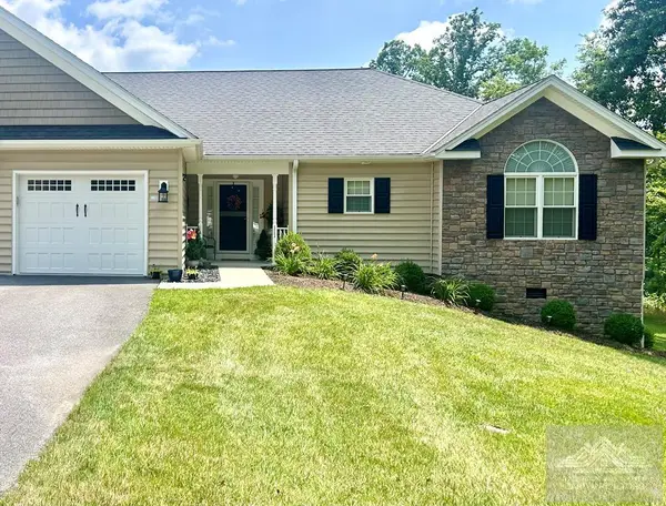 111 Creekside Ct, BLUEFIELD, WV 24701