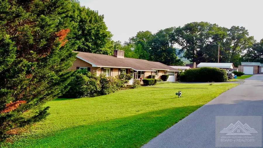 103 Hillview Street, Princeton, WV 24740 - #2