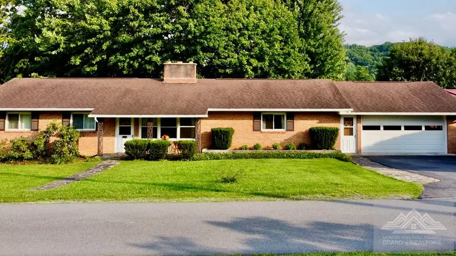 103 Hillview Street, Princeton, WV 24740 - #3