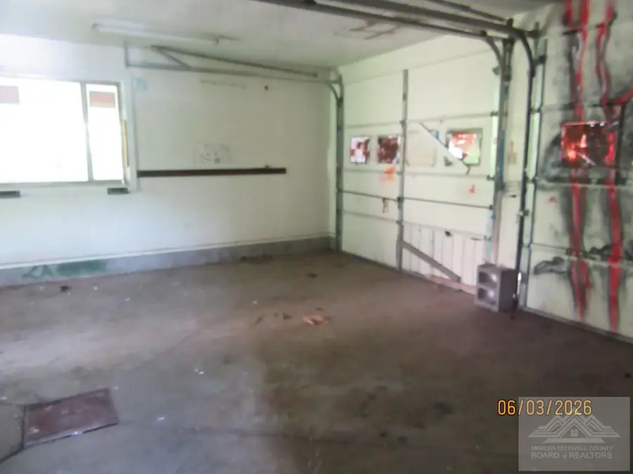 518 4th Ave, Hinton, WV 25951 - #2