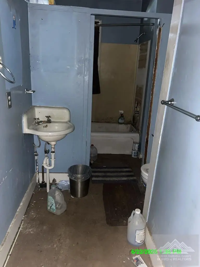 402 Harrison Street, Princeton, WV 24740 - #3