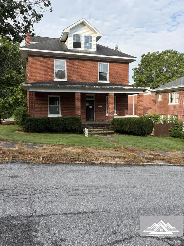 1924 Jefferson St., BLUEFIELD, WV 24701