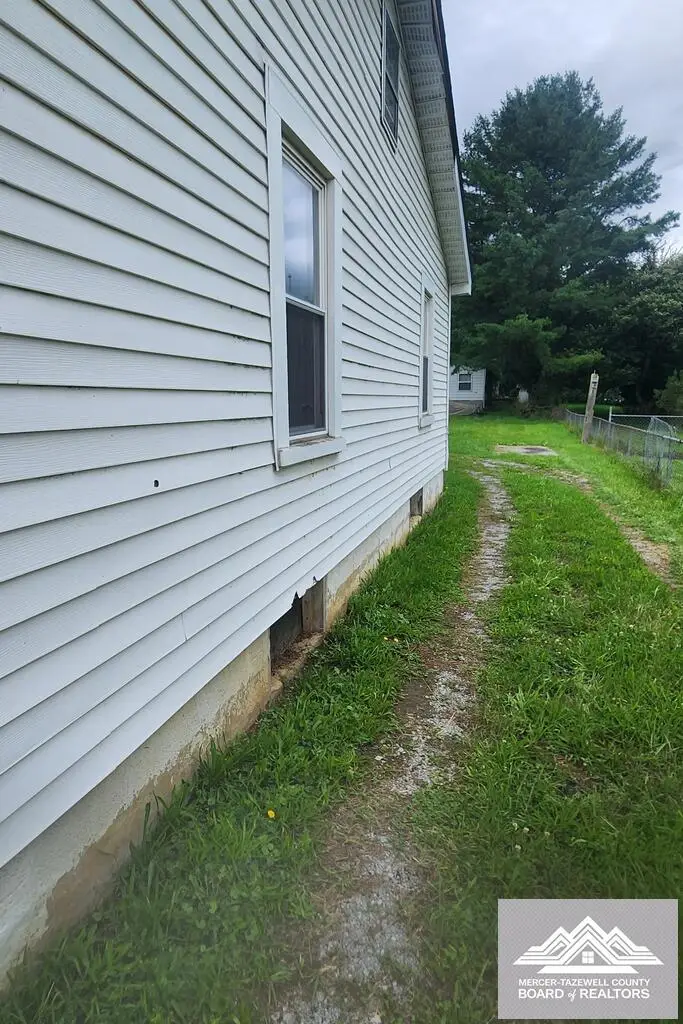 158 Riverview St, Tazewell, VA 24651 - #2