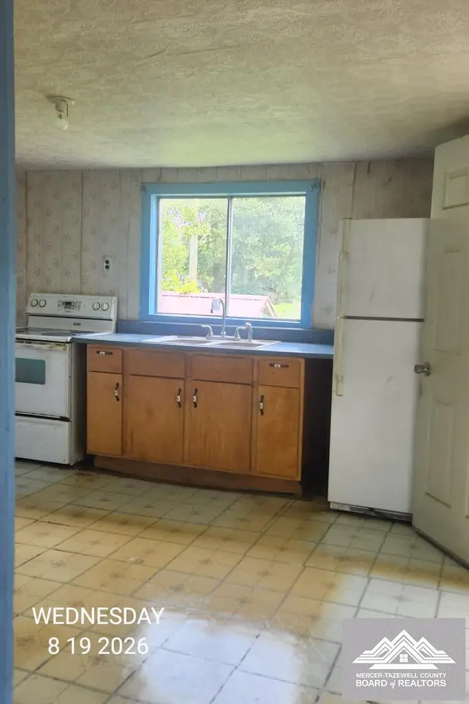 158 Riverview St, Tazewell, VA 24651 - #3