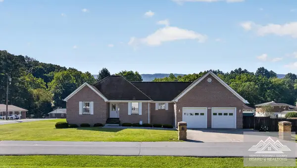 318 Hillcrest, BLUEFIELD, VA 24605