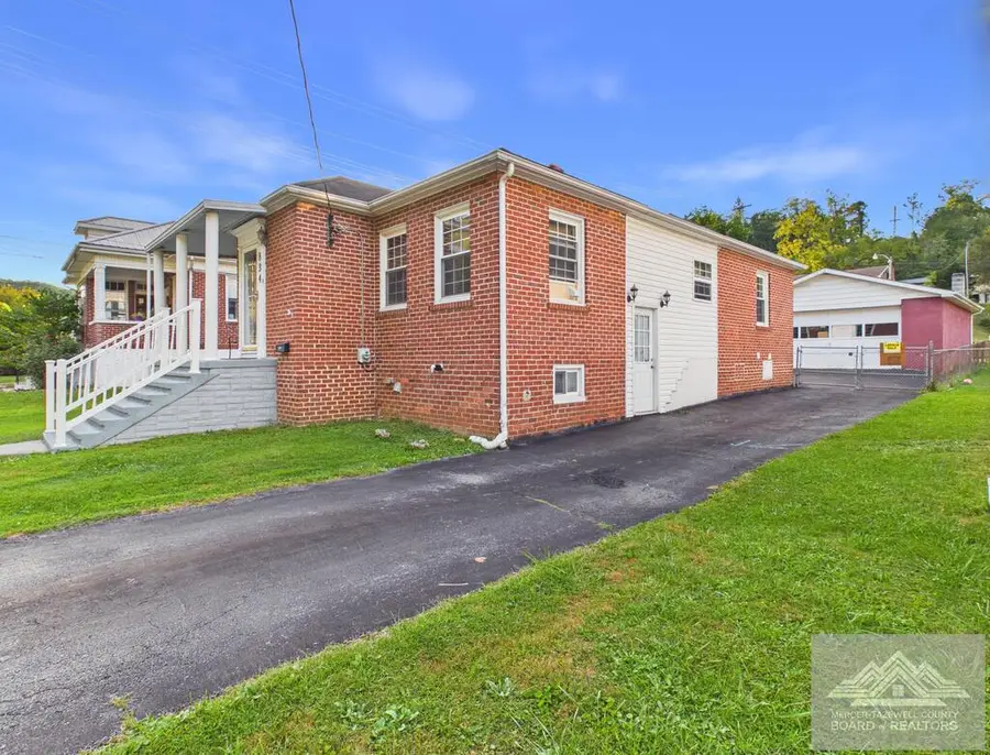 834 Frederick St, Bluefield, WV 24701 - #2