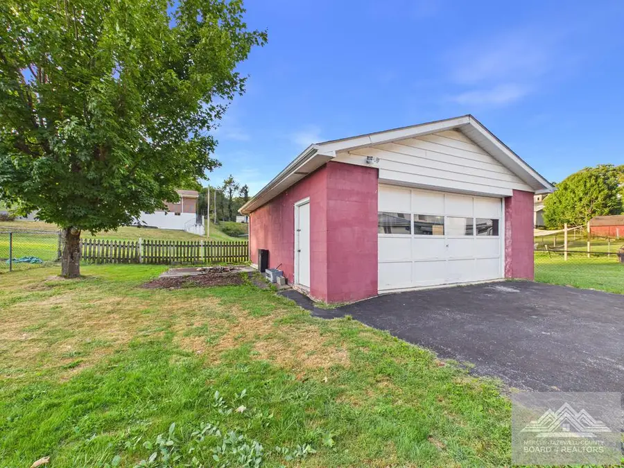 834 Frederick St, Bluefield, WV 24701 - #3