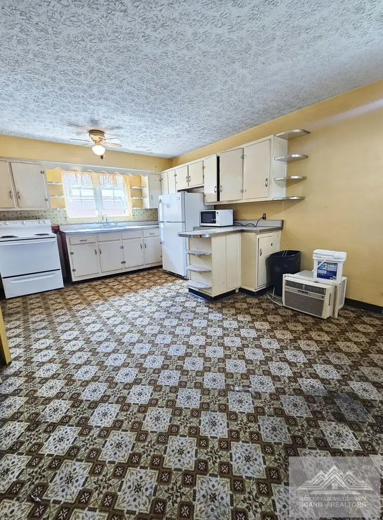 304 Bee Street, Princeton, WV 24740 - #2